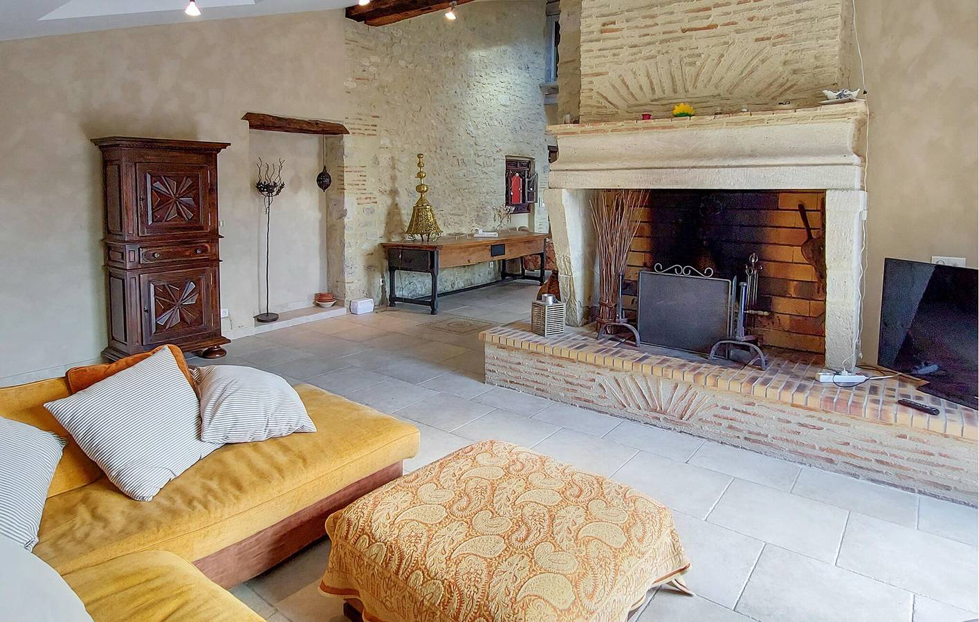 Appartement relaxant avec piscine et jardin à Lagupie in Castelnau-sur-Gupie, Région de Marmande