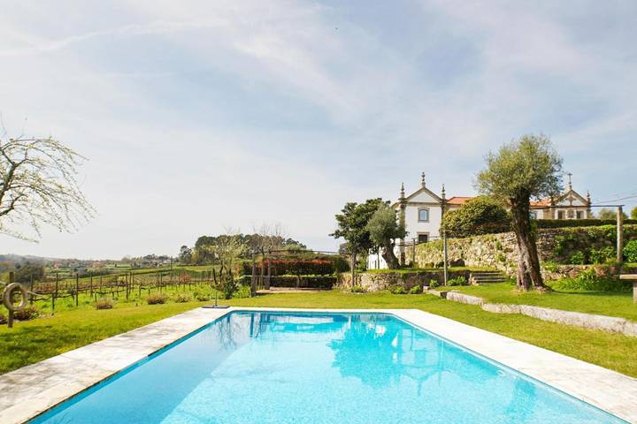 Casa rural para 8 personas, con vistas y piscina además de terraza y jardín en Amares - 4