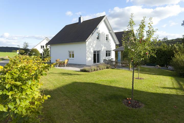 Ferienhaus für 6 Personen, mit Balkon/Terrasse und Terrasse sowie Garten in Medebach