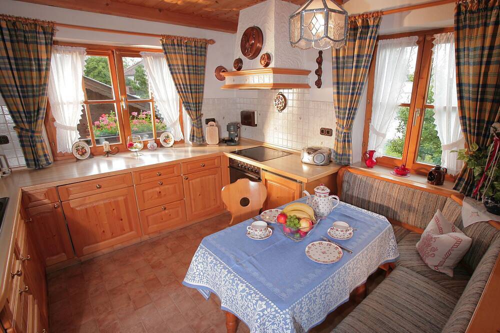 Ganze Wohnung, Ferienwohnung Hoamat bis 4 Personen, 70 qm, 2 sep. Schlafzimmer, Balkon in Bad Feilnbach, Alpenland Tegernsee Schliersee