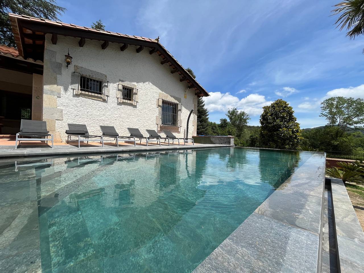 Casa de vacaciones 'Vilallonga' con vistas a la montaña, piscina privada y Wi-Fi in San Feliu de Pallarols, Garrotxa