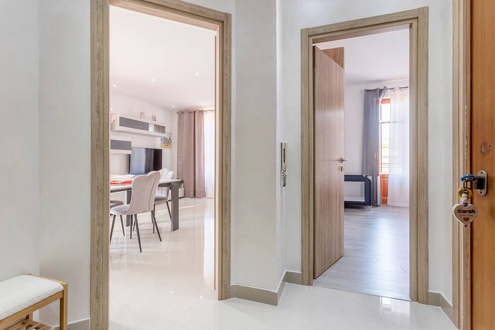 Apartamento entero, Apartamento 'Bienvenue Chez Sarah' con vistas al mar, balcón y aire acondicionado. in Altavilla Milicia, Provincia de Palermo