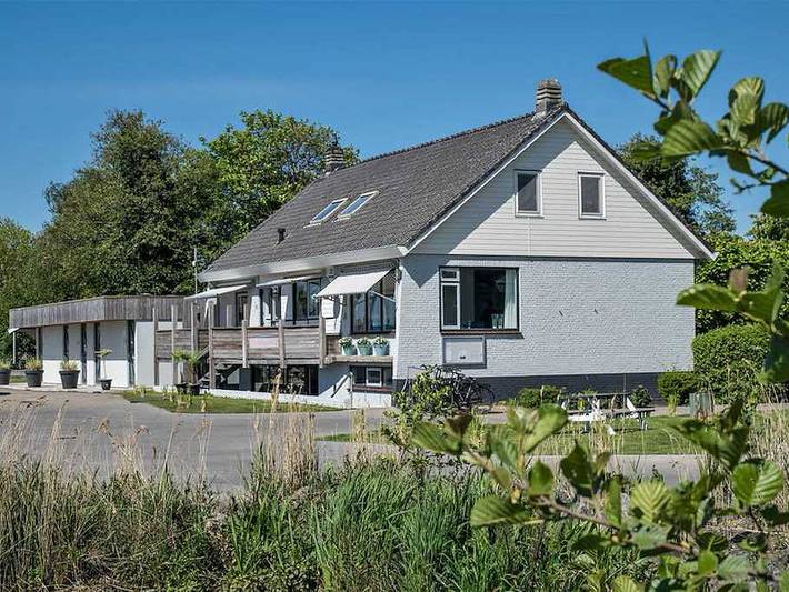 Ferienhaus für 7 Personen, mit Balkon/Terrasse und Balkon sowie Terrasse und Garten