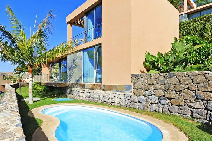 Ferienhaus für 4 Personen, mit Ausblick und Terrasse sowie Pool und Garten - 1