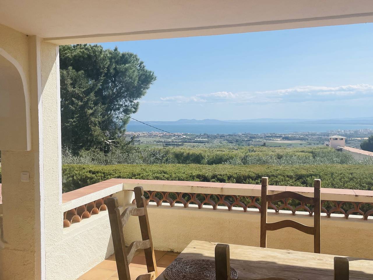 Villa mit privatem Pool in Rosas für 6 Personen, ruhige Lage, moderne Ausstattung und Parkplatz in El Mas Fumats, Roses