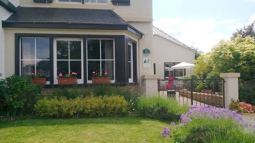 Location de vacances pour 6 personnes, avec vue et jardin, adapté aux familles à Chiny - 2