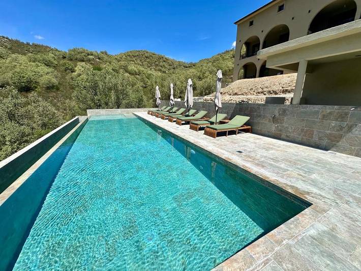 Appartement de vacances pour 3 personnes, avec terrasse ainsi que piscine et vue