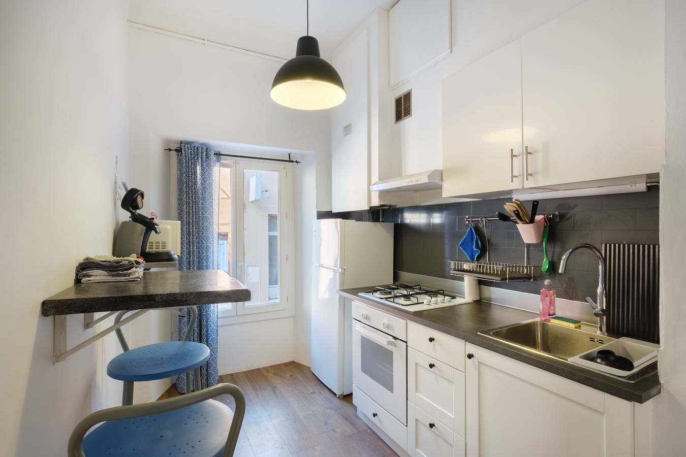Appartement entier, Appartement T3 lumineux dans le village de Villeneuve-Loubet in Villeneuve-Loubet, Côte méditerranéenne (France)