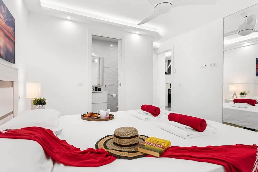 Apartamento entero, Parque Santiago 2 frente a Playa de Las Américas, piscina del residence in Playa de las Américas, Arona 