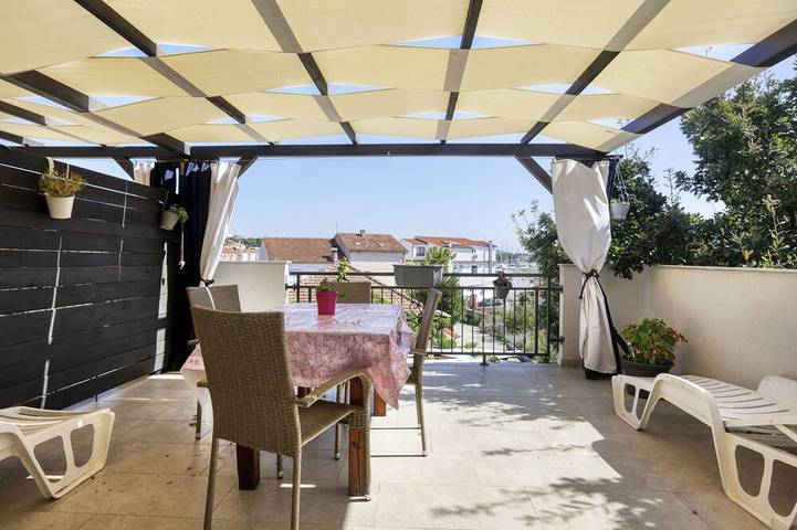 Ferienwohnung für 5 Personen, mit Balkon und Terrasse auf Murter