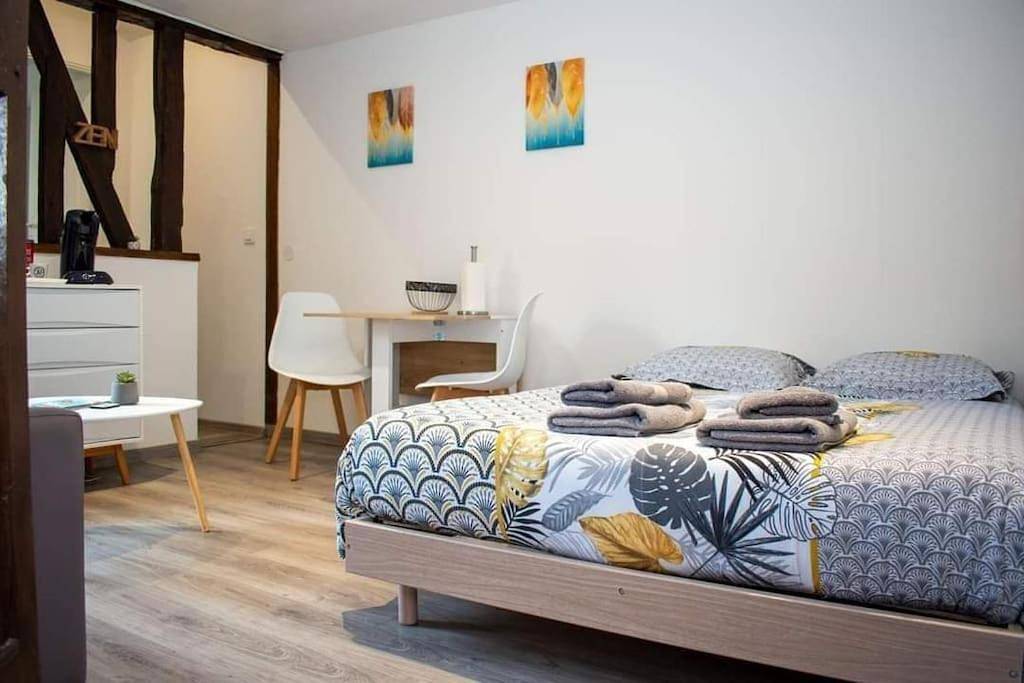 Appartement entier, One-Bedroom Apartment in Louviers, Région de Les Andelys