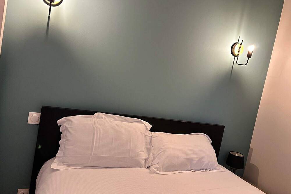Entire apartment, Apartment 4 persons air-conditioned 1 bedroom + sofa bed Puy de Pourcharet A04 in Châtel-Guyon, Riom region