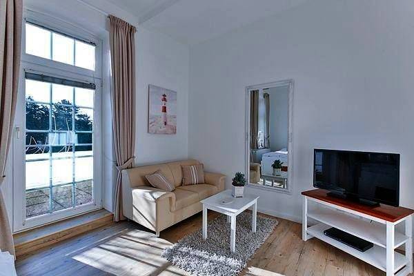 Ganze Ferienwohnung, Appartement 5 mit Südbalkon in strandnaher Lage - Bäderstil-Villa in Wenningstedt/Sylt in Wenningstedt, Sylt