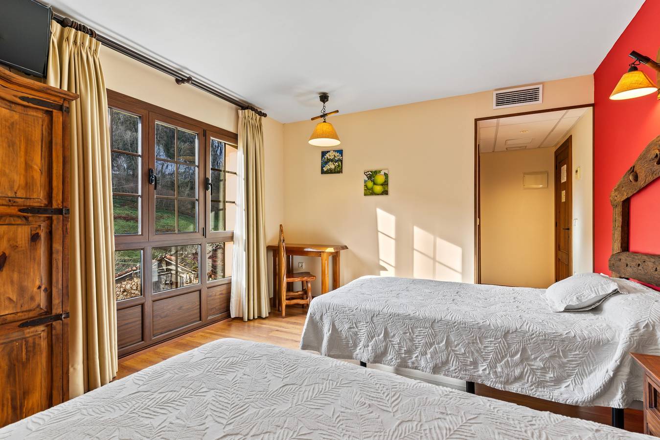 Habitación 'El Manzano' con piscina compartida, jardín compartido y Wi-Fi in Gamonedo, Cangas de Onís