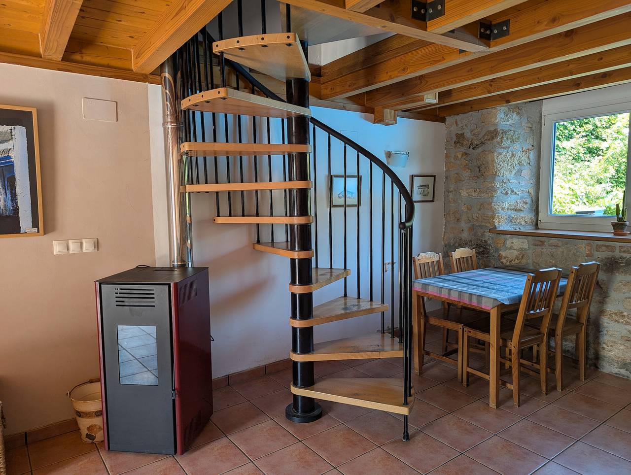 Apartamento entero, 'Apartamento P' con piscina y jardín compartido, Wi-Fi y aire acondicionado in Alsasua, Cordillera Cantábrica