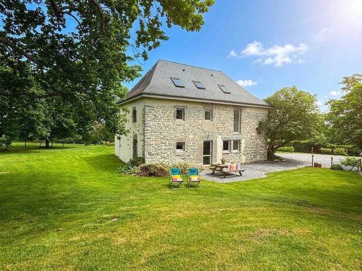 Gîte pour 10 personnes, avec jardin à Lys (homonymie)