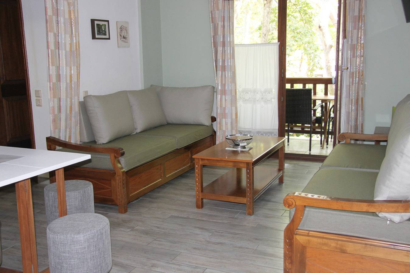 Apartamento vacacional entero, Apartamento de vacaciones para 4 personas con jardín in Magnisia