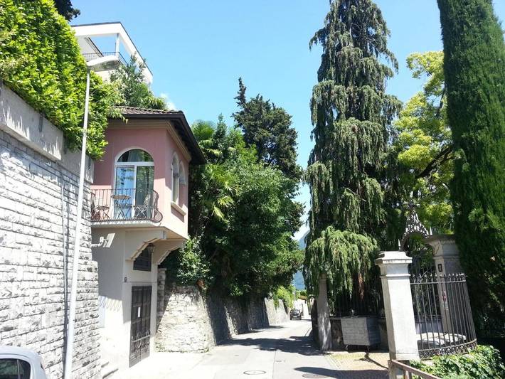 Ferienhaus für 2 Personen, mit Balkon und Terrasse sowie Garten und Seeblick