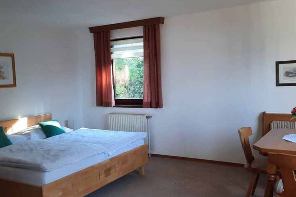Ganze Wohnung, Ferienwohnung Seeblick - Haus Gertraud Brand in Salzkammergut-Berge, Weyregg am Attersee