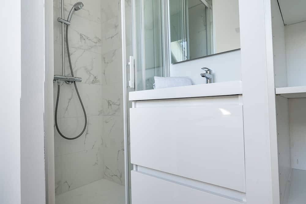 Appartement entier, Le Poulorio 12- Proche Gare - dernier etage in Lorient, Côte des Mégalithes