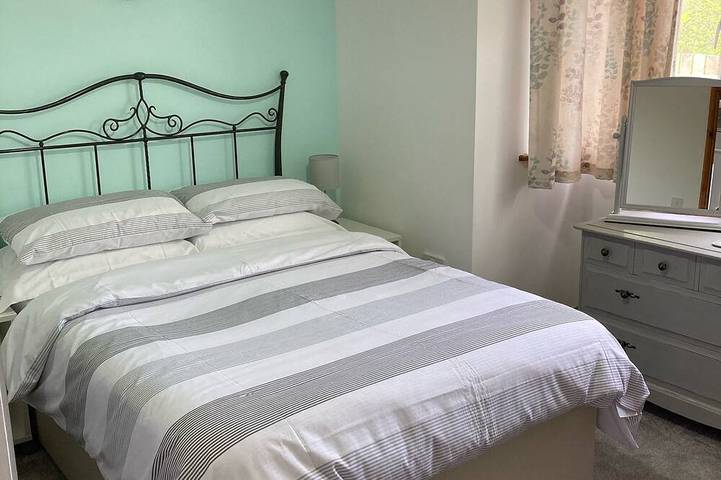Entire apartment, Hirst at No 8 - a delightful holiday property - a perfect holiday base! in Padstow, Cornwall