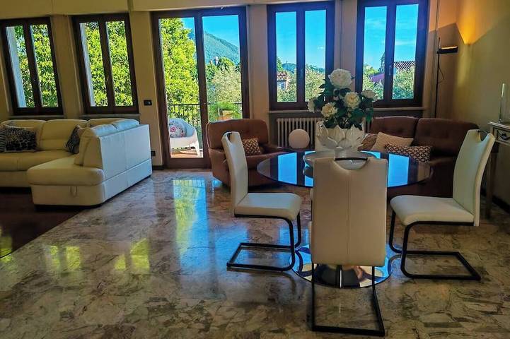 Vacation rental for 6 people, with balcony in Lucca