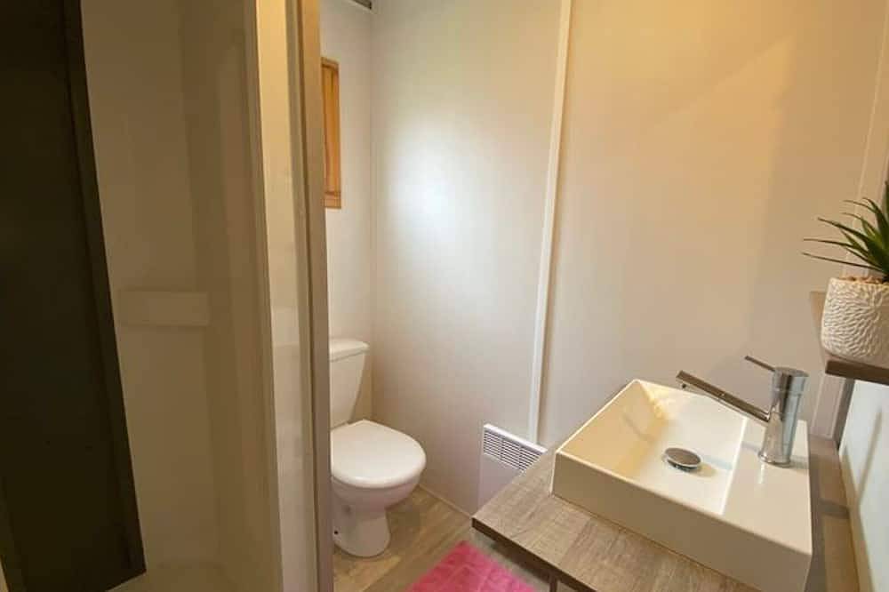 Chalet confortable avec terrasse pour 2 personnes in Coulon, Région de Niort