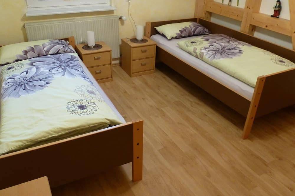 Ganze Wohnung, 100qm große, vollständig eingerichtete Fewo mit 3 Schlafzimmern in Sulzdorf a.d.Lederhecke, Franken