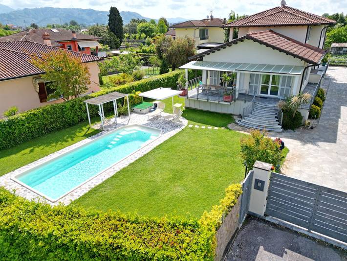 Ferienhaus für 11 Personen, mit Terrasse und Garten in Marina di Pietrasanta - 2