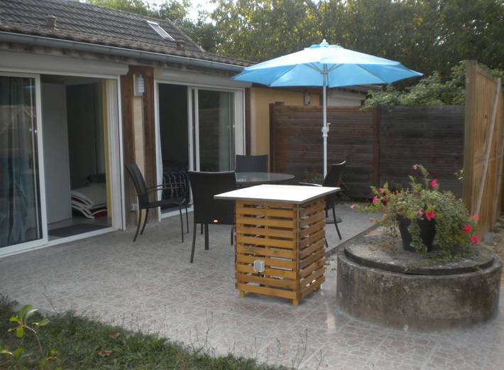 Gîte pour 2 personnes, avec terrasse et piscine