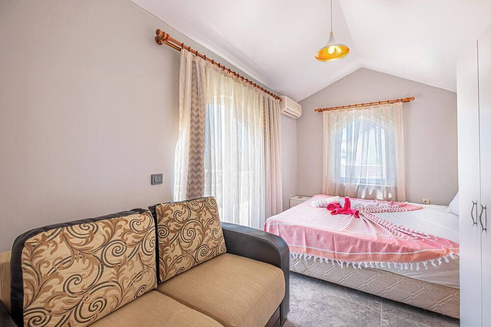 Private luxury villa tailored made to guest separate land area\nnearly sea, hotel in Belek, Provinz Antalya
