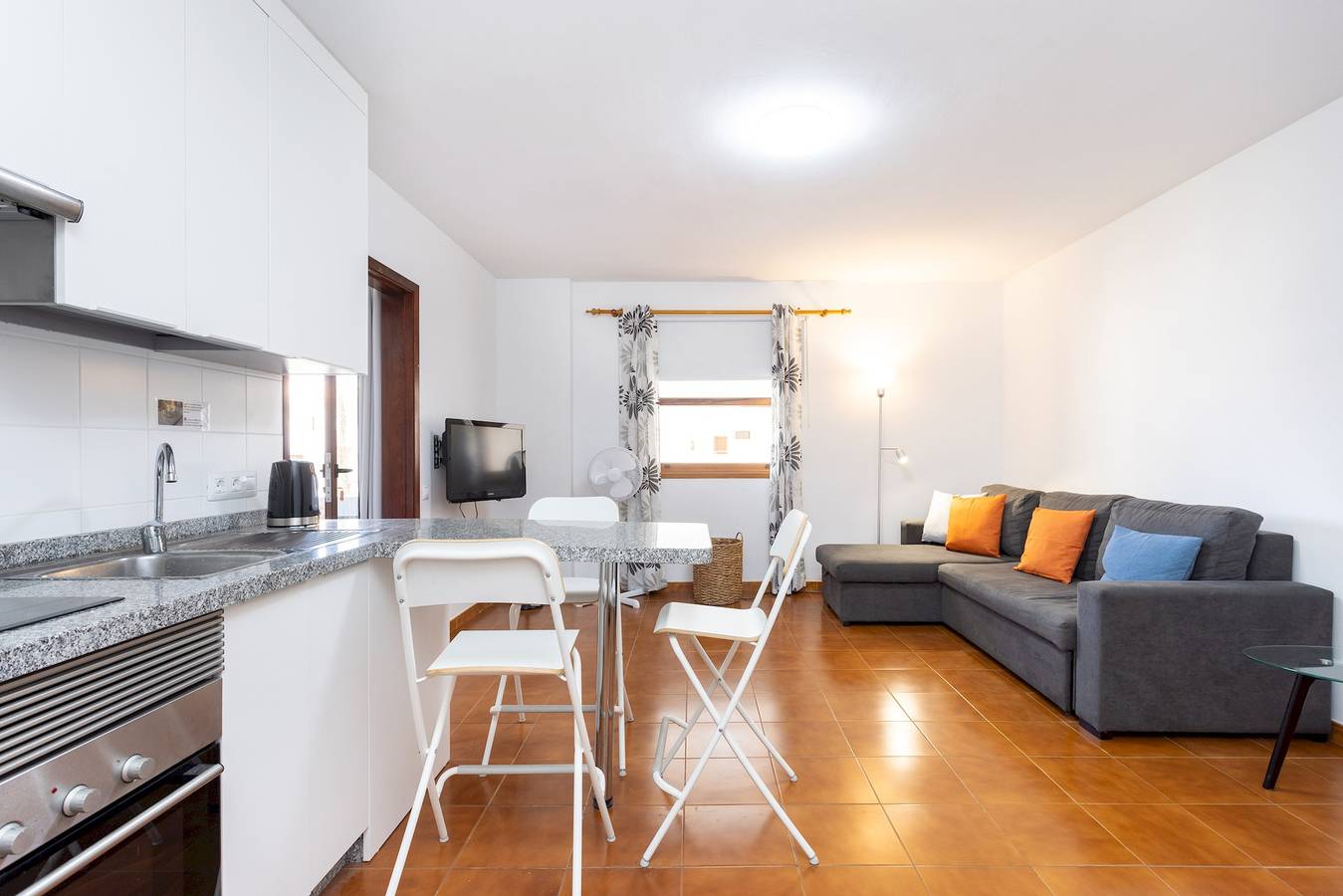 Ganze Wohnung, Ferienwohnung für 3 Personen mit Terrasse in Playa Puerto Colón, Adeje