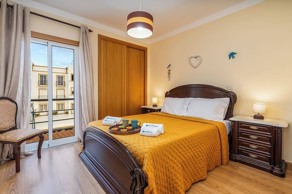 Entire apartment, Hostwise – Bright and Spacious Flat in Vila Real de Santo António, Faro District