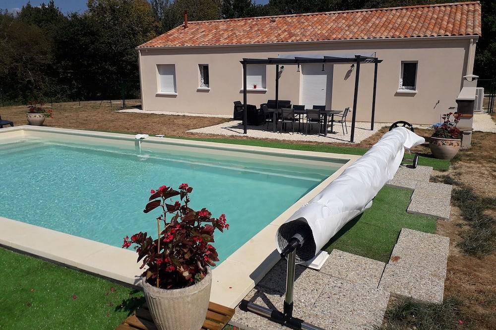 Holiday home in the Perigord with private swimming pool. Meublé de Tourisme 3 *** in Domme, Périgord Noir