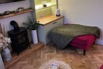 Log Cabin for 4 People in Brighton, Sussex, Photo 1