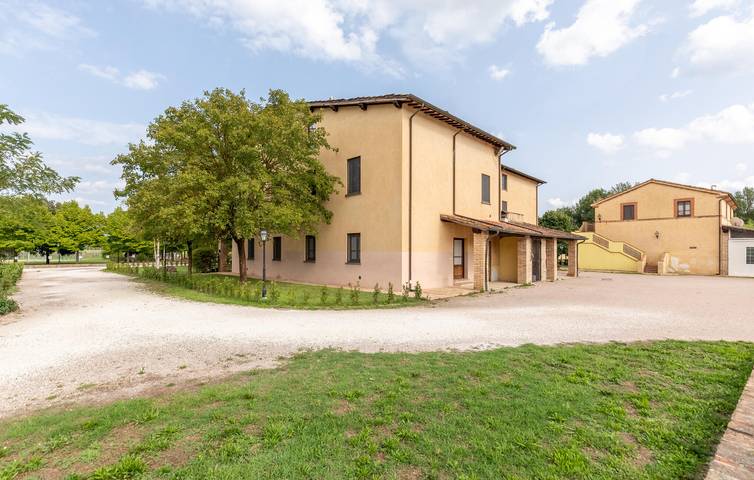 Apartamento vacacional entero, Escapada junto al lago con piscina, aire acondicionado, aparcamiento y cocina, a 2,5 km de Umbertide in Montone (Italia), Valtiberina
