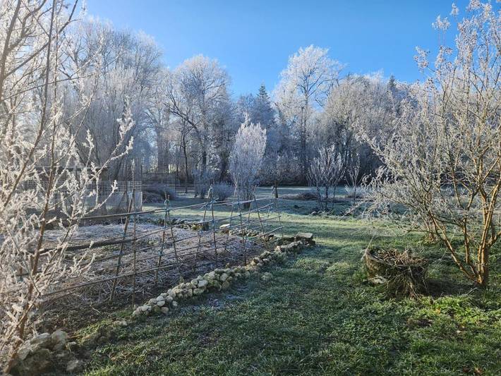 Gîte pour 3 personnes, avec jacuzzi et jardin à Saint-Maigrin