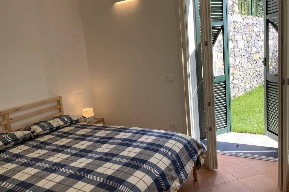 Big Garden Apartment Pythosphorus + Pomegranate Room in Chiavari, Riviera di Levante