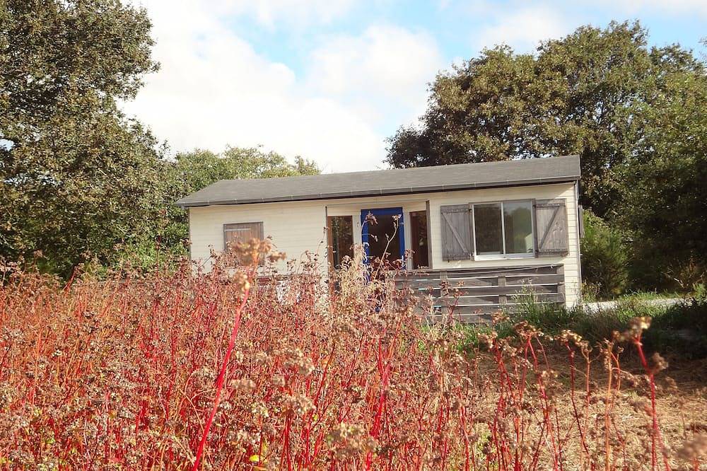 Petite Maison Bois , au Calme , a la Campagne Proche de la mer et des Commerces in Pont-l'Abbé, Côte de Cornouaille