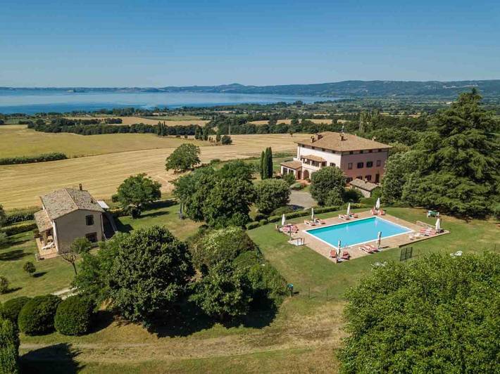Villa für 5 Personen, mit Ausblick und Pool sowie Seeblick und Garten, mit Haustier - 1