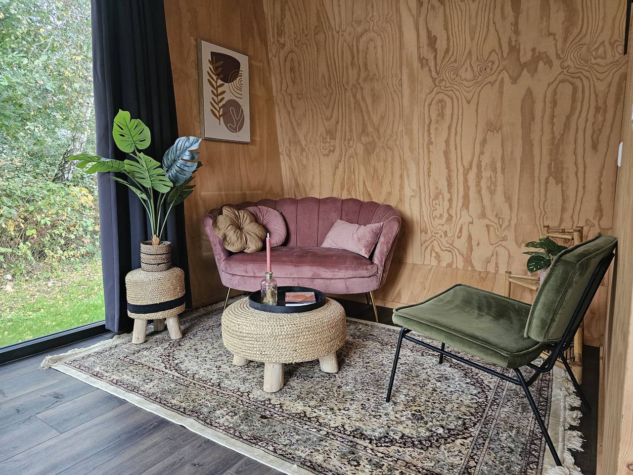 Cozy 2-person tiny house with water view and mooring in a park in the Frisian countryside in Mar del Norte Holanda