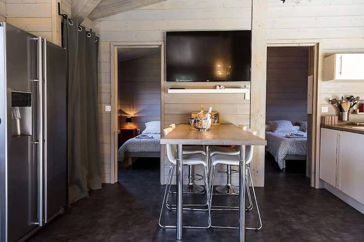 Wooden house with private pool, Route de Palombaggia, 500 metres from the sea in Porto-Vecchio, Arrondissement de Sartène