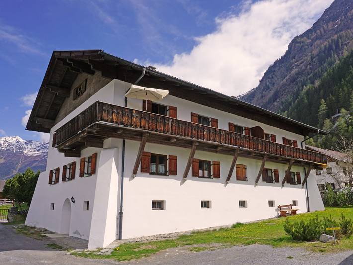 Ferienwohnung für 6 Personen, mit Balkon und Garten sowie Ausblick in Kaunertal