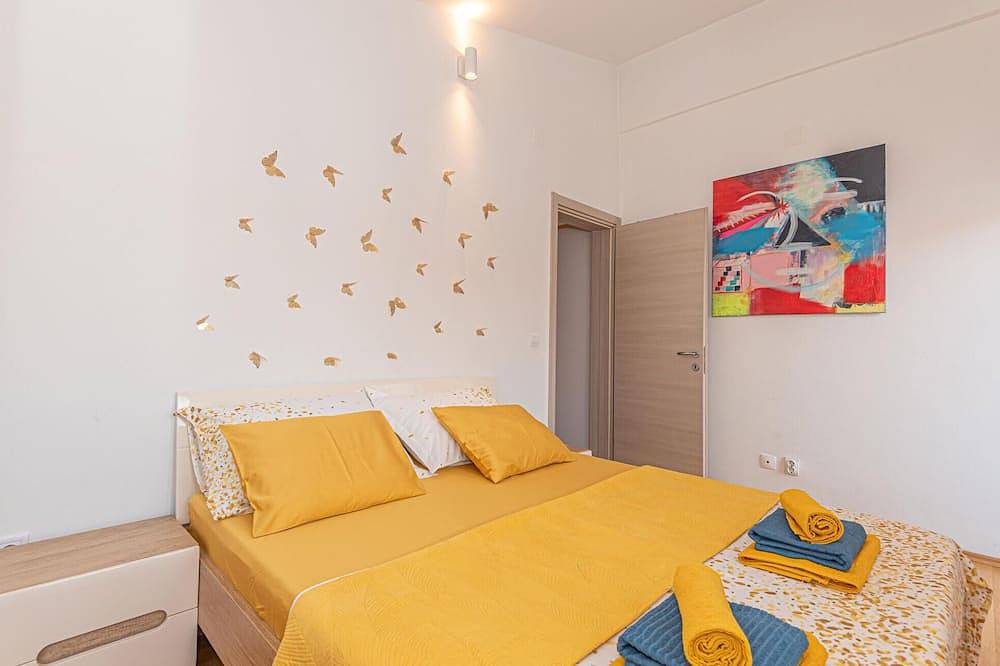 Apartamento entero, Precioso apartamento de 2 dormitorios. in Rogoznica, Condado de Šibenik-Knin