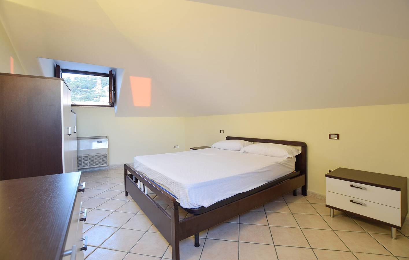 Ganze Ferienwohnung, Gemütliches Apartment am Strand mit Klimaanlage und Parkplatz in Santa Maria di Castellabate, Cilento