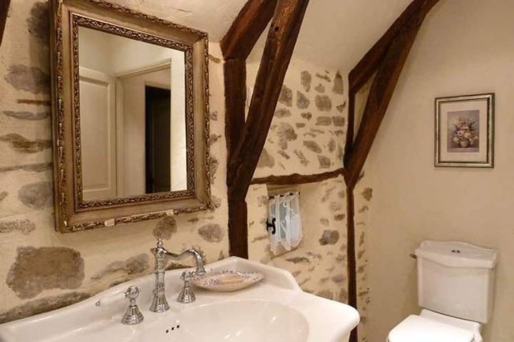 Gîte pour 2 personnes, avec piscine ainsi que jardin et balcon, animaux acceptés à Entraygues-sur-Truyère - 4