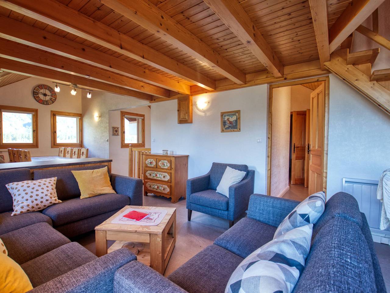 Ganze Wohnung, Wunderschön renovierte Maisonette mit 4 Schlafzimmern - Dorfzentrum, nahe Seilbahn in Station de Morillon, Grand Massif