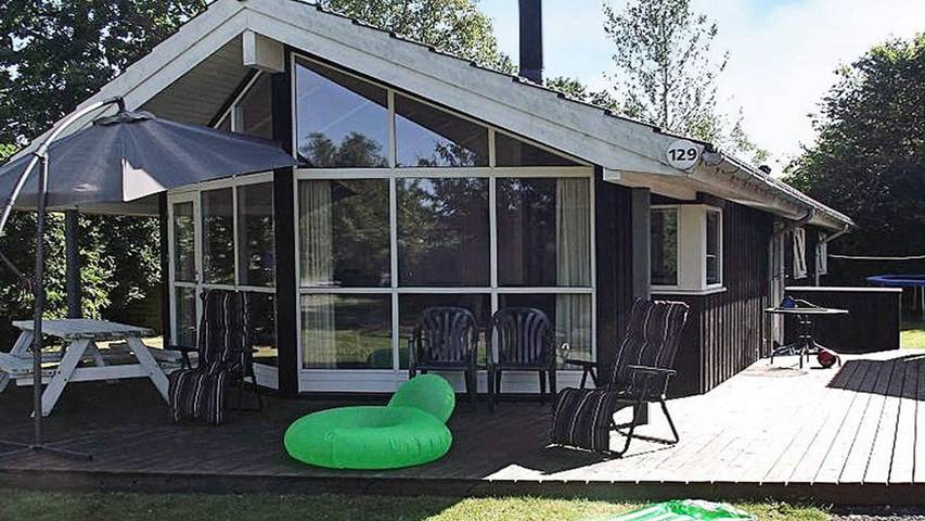 Ferieudlejning for 6 personer, med terrasse og jacuzzi i Hadsund