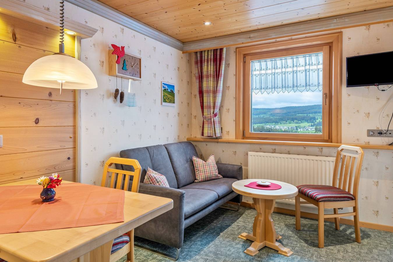 Ganze Wohnung, Haus Schmid- Ferienwohnung Buntspecht / Südbalkon / hell / modern / Wlan/ Schwarzwaldblick in Kappel (Lenzkirch), Lenzkirch
