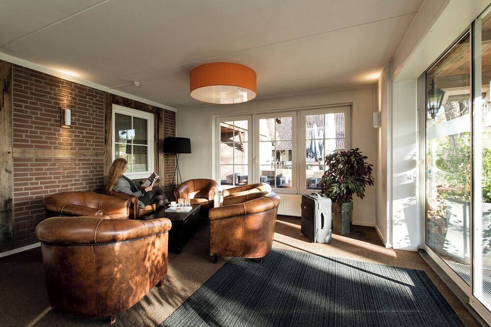 Cultural Getaway w/ Free Parking In Enschede — Walk To Rijksmuseum And Volkspark in Enschede, Twente